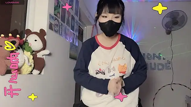Tieu-May live cam on StripChat