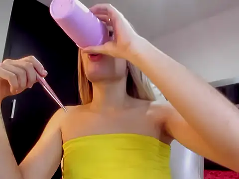 Miranda_bigcock3 live cam on StripChat