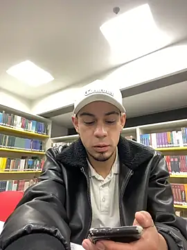 Taylor_DiamondBoy live cam on StripChat