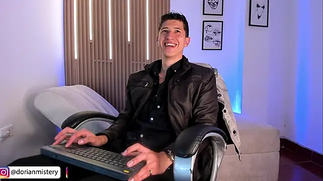 Dorianmistery2322_ live cam on StripChat