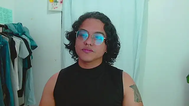 Diane_exotic live cam on StripChat