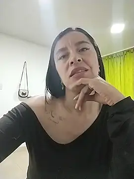 hailey85 live cam on StripChat