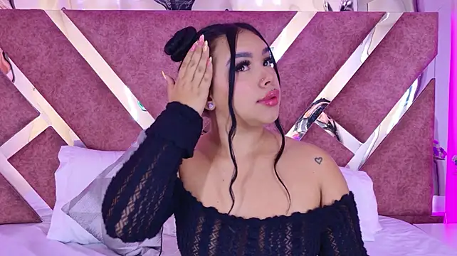 MarianaGarciaa__ live cam on StripChat
