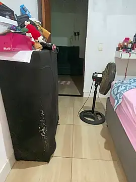 bigostosa (F young) - Peladinha andando pela casa 👀🔥😈