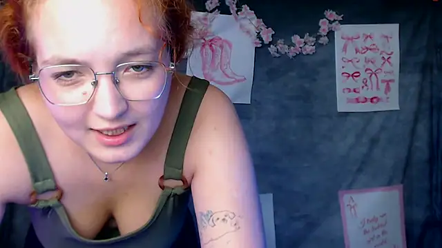 missariaa (F teen) - cream on boobs