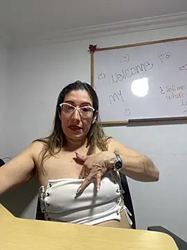 kaylaMinov_