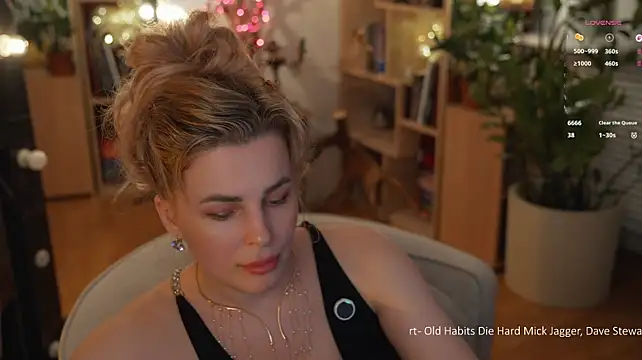 Lady--M live cam on StripChat