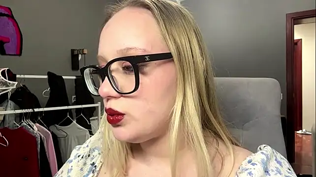 ConceptionDecourt live cam on StripChat