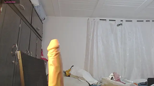 mia_donatto369 live cam on StripChat