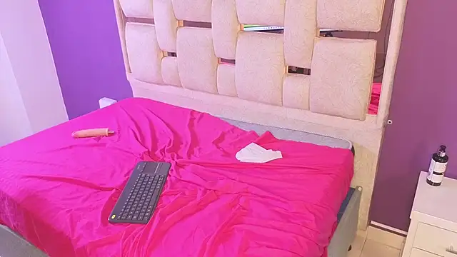LILA_START live cam on StripChat