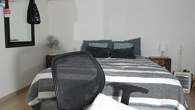 flowerdirtty live cam on StripChat