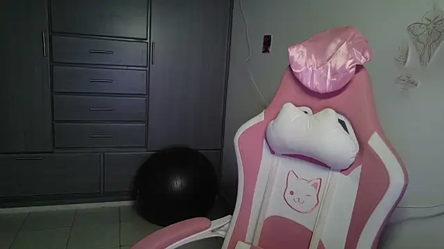 MommyMiaWs live cam on StripChat