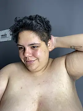 Hailey_Curvy