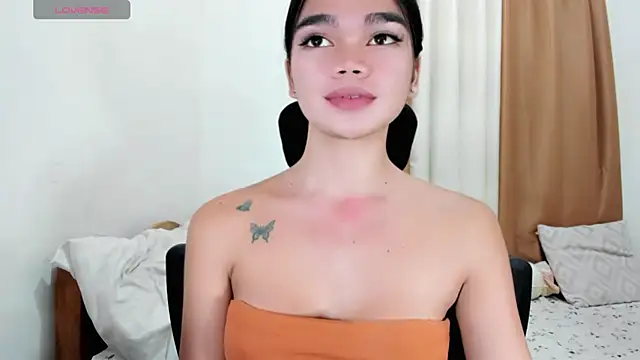 kendall_petite18 live cam on StripChat