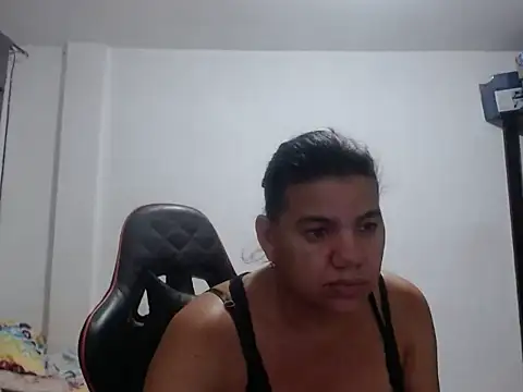 adriana_0312 (F milf) - Shake  boobs naked