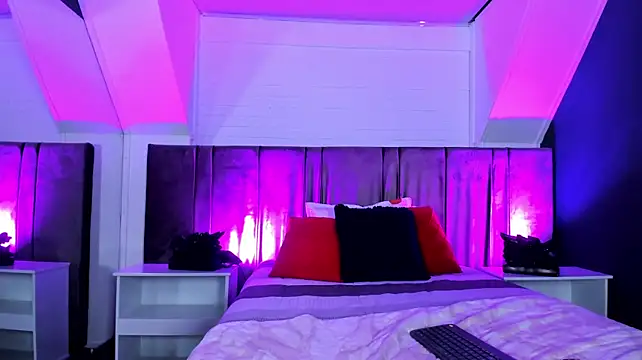 Isaa_Lopez live cam on StripChat