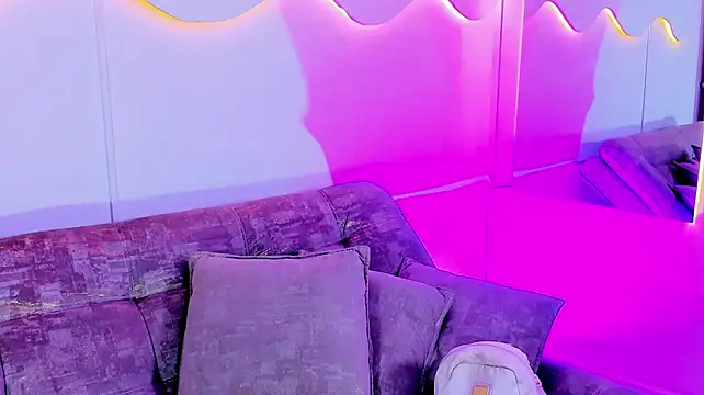 MiaHansson live cam on StripChat