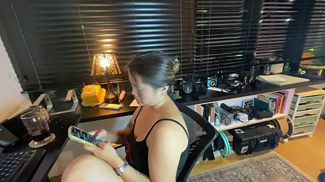 kaylawang live cam on StripChat