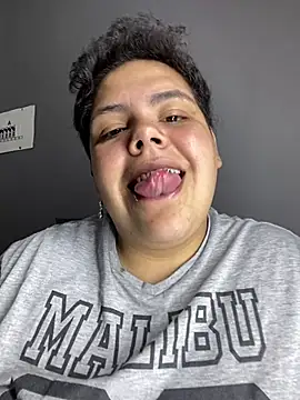 Hailey_Curvy