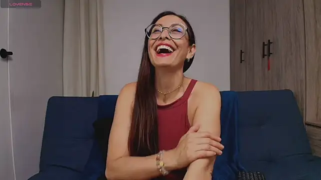 Swetisabella01 live cam on StripChat