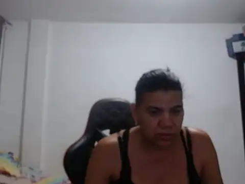 Adriana_0312 live cam on StripChat