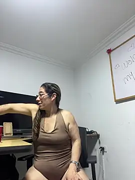 kaylaMinov_ webcam