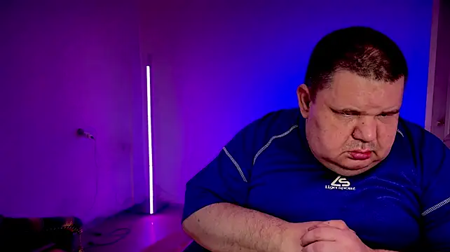 chubby_daddy live cam on StripChat