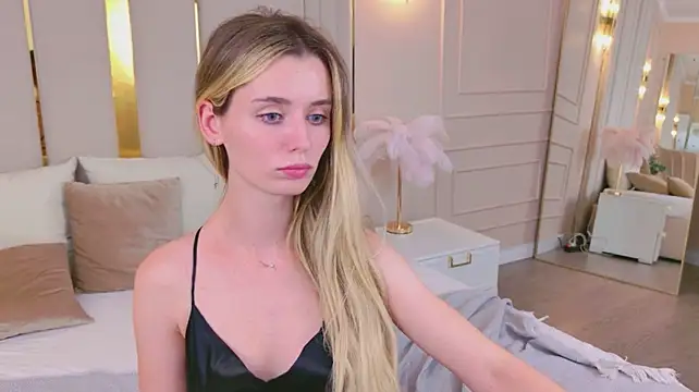 marybethsnow (F young) - suck a dildo