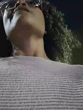 biiancaestradaa (F milf) - Who Take off your bra in public