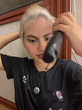 Eva_Feller69