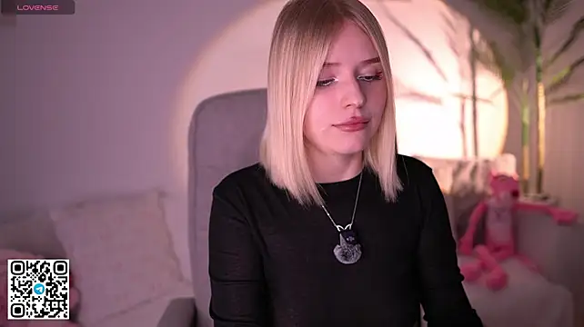 dragonwind (F teen) - 🖤My hands under my top