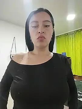 hailey85 live cam on StripChat