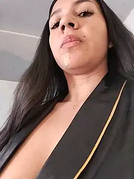 KamyGlam live cam on StripChat