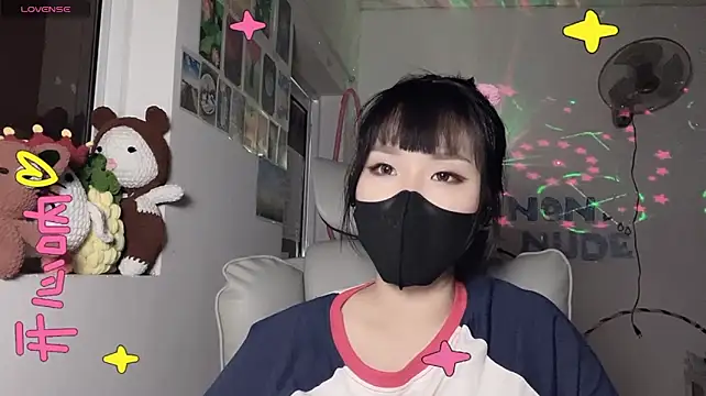 Tieu-May live cam on StripChat