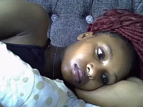 cocolaurah live cam on StripChat