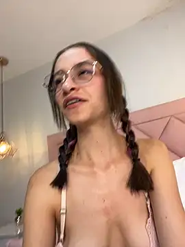 Chloe_Key live cam on StripChat