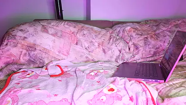 MissZuriiBoo live cam on StripChat
