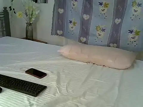 Nightdiva33 live cam on StripChat