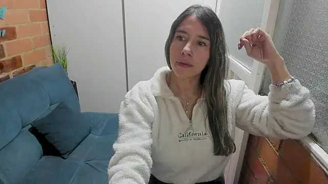 Penelope47 live cam on StripChat
