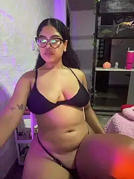 Kittybrown18 live cam on StripChat