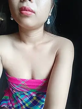 HeresThuy22 live cam on StripChat
