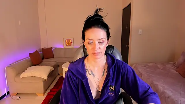 Kristen_Garner live cam on StripChat