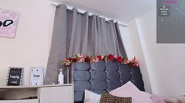 Isabella_Roses_ live cam on StripChat