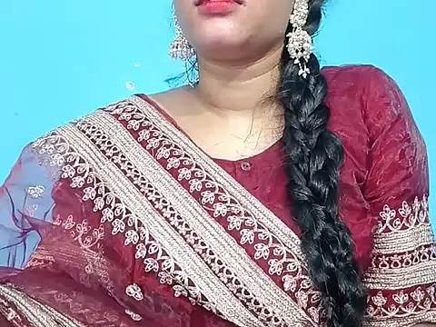 Adhiti_1 live cam on StripChat