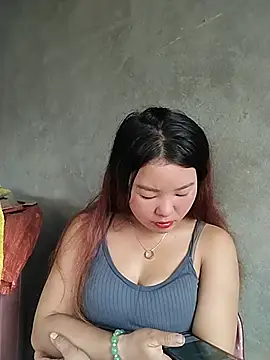 lylylove live cam on StripChat
