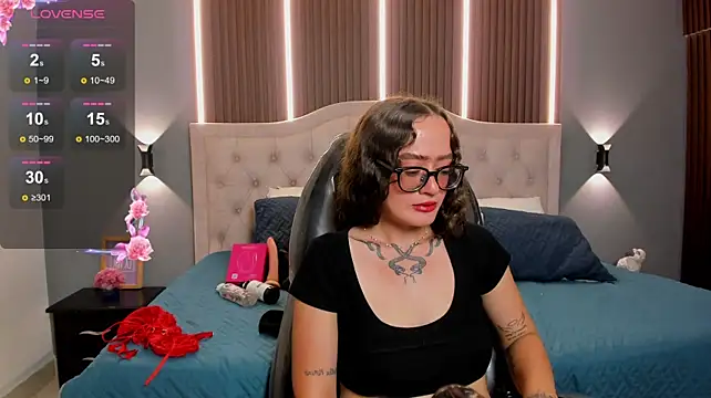 Hitana_tattoo live cam on StripChat