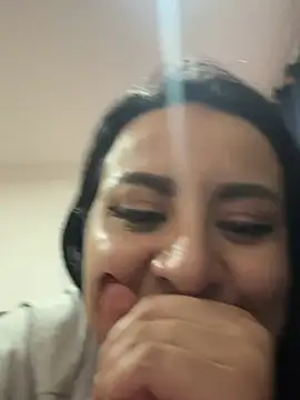 Abril_Luv live cam on StripChat