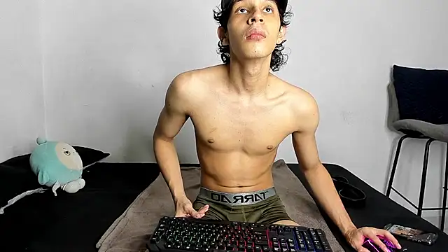 evanscollins live cam on StripChat