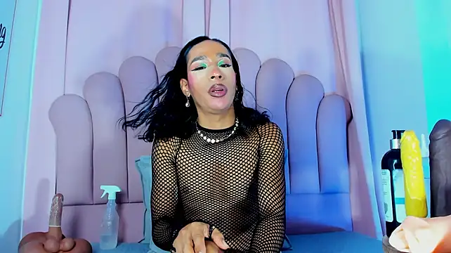 NicoleMadrird live cam on StripChat