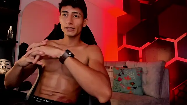 MaxiimoRomano_ live cam on StripChat